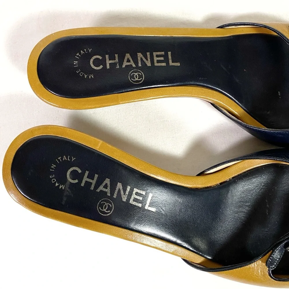 Chanel Vintage Y2K Black Tan Leather Camellia Mules Sandals Kitten Heels
